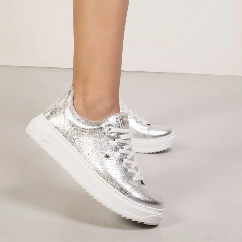Tênis Feminino Metalizado Logo Metal Cadarço Via Marte Prata Prata - 34