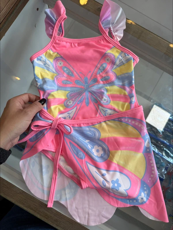 CONJUNTO MAIÔ ALÇA BABADO BORBOLETA PROTEÇÃO UV50+ E SAIDA DE BANHO MENINA KUKIÊ Rosa / 14