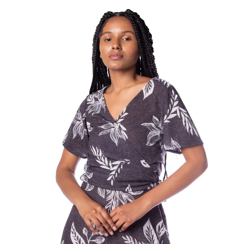 Blusa Feminina Olho Fatal Transpassada Preta - M