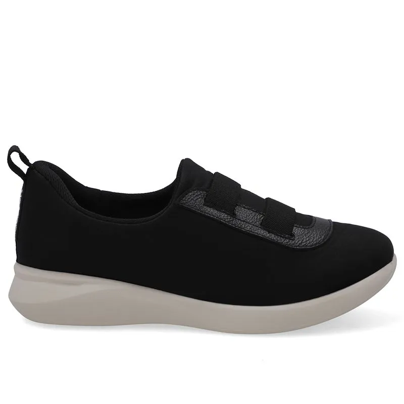 Tênis Slip On Em Tecido Preto Com Detalhes Em Couro 33