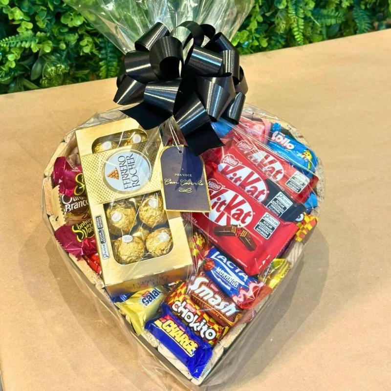 Cesta De Chocolate Formato Coração Com Lindo Laço Presente
