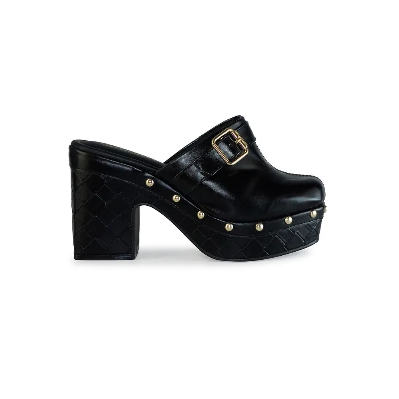 Clog Bebecê com Fivela de Metal e Plataforma Alta com Tachas Preto 40
