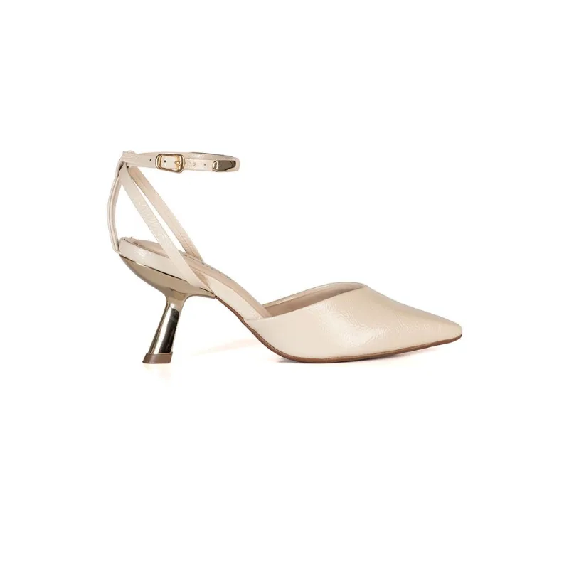 Scarpin Salto Fino Bebecê Bico Fino com Tira no Tornozelo Creme 33