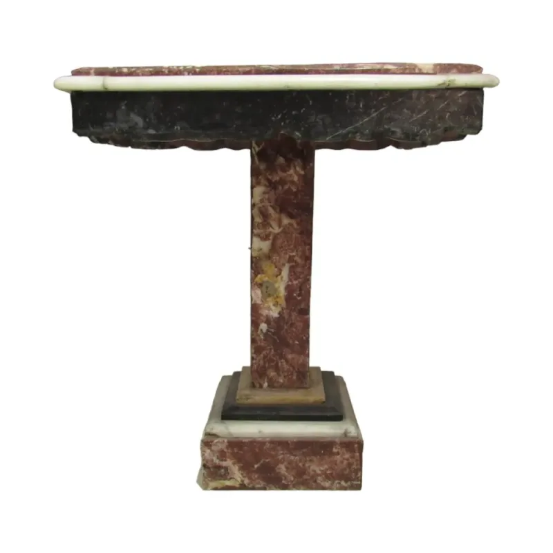 Mesa Clássica de Mármore com Design Artesanal e Detalhes Geométricos