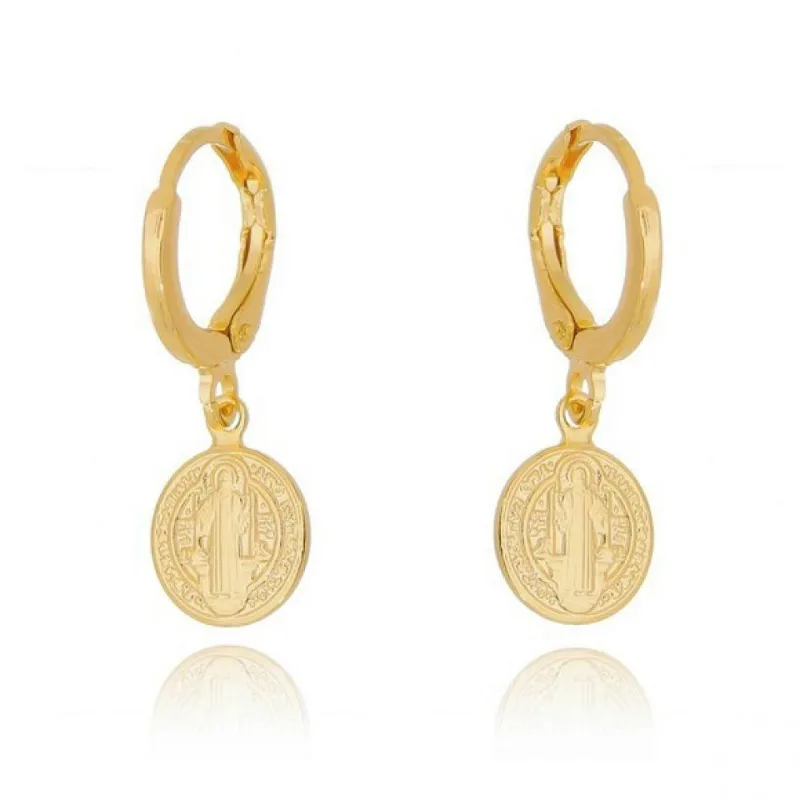 Brinco De Argola com Pingente de São Bento Banhado a Ouro
