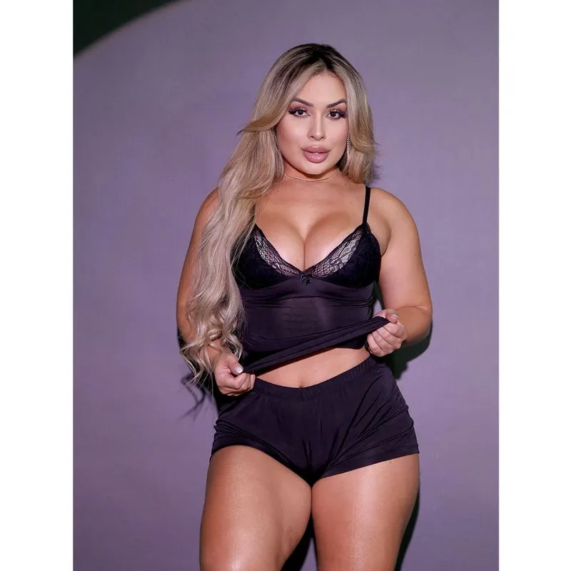 Pijama Flanelado com Shorts e Regata Cropped Rendada Hot Love