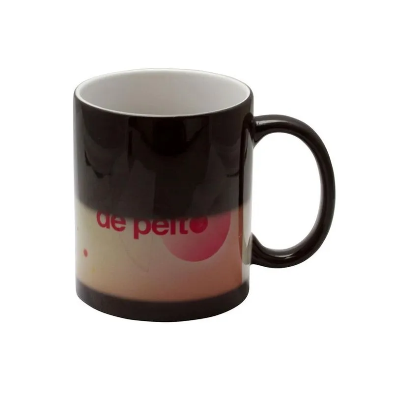 Caneca em cerâmica preta com efeito mágico