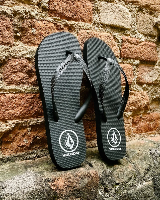 Chinelo Volcom Rocker Preto 39_40 / PRETO