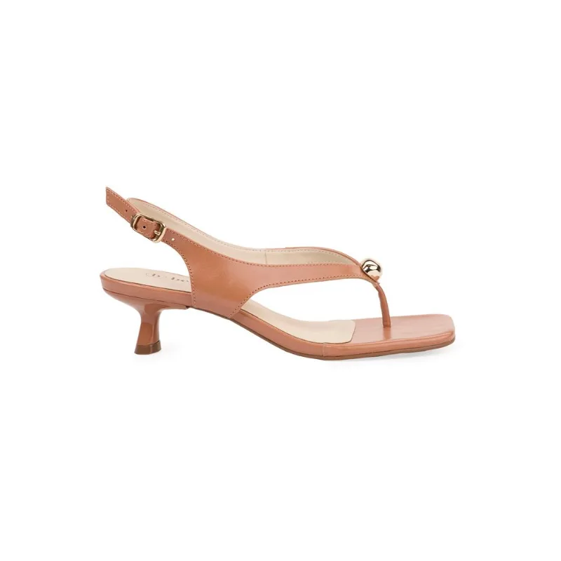 Sandália Bebecê Kitten Heel com Tiras e Detalhe Metalizado Bege 39