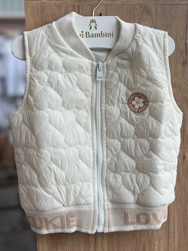 COLETE REGATA COSTURA CORAÇÕES MINIMALISTA FLOR PUFFER MENINA KUKIÊ OFF / 6