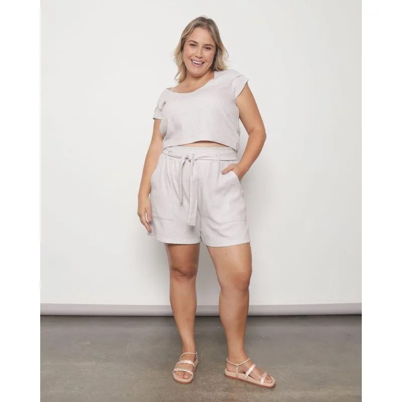 Short Plus Size Feminino Moletinho Com Faixa De Amarração Bege G3