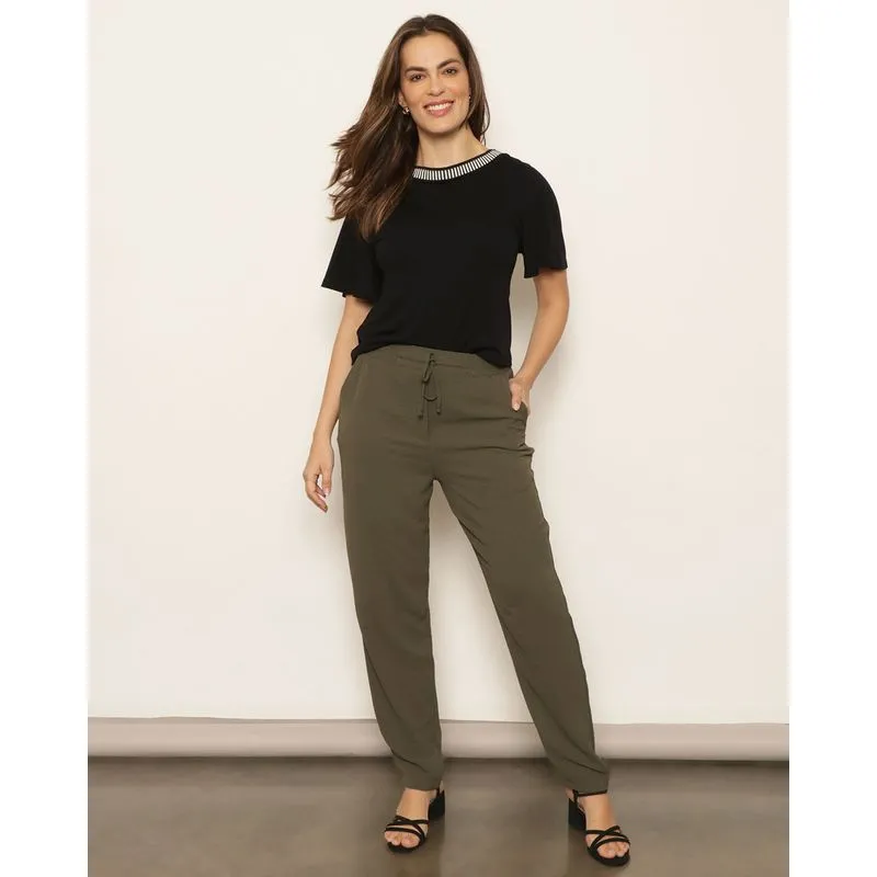 Calça Feminina Berry & Co. Reta Dunas com Cordão Verde G