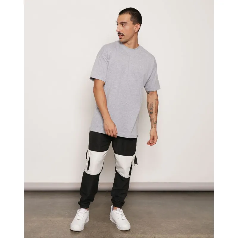 Calça Masculina Jogger Bolso Cargo e Recorte Frontal Preta GG