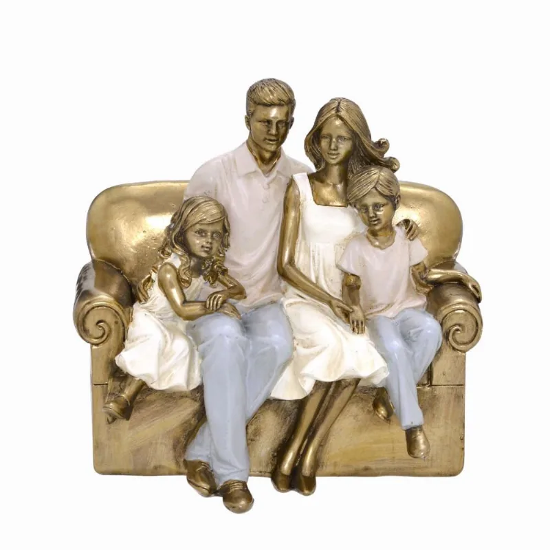 Escultura familia decorativa no sofa com casal de filhos