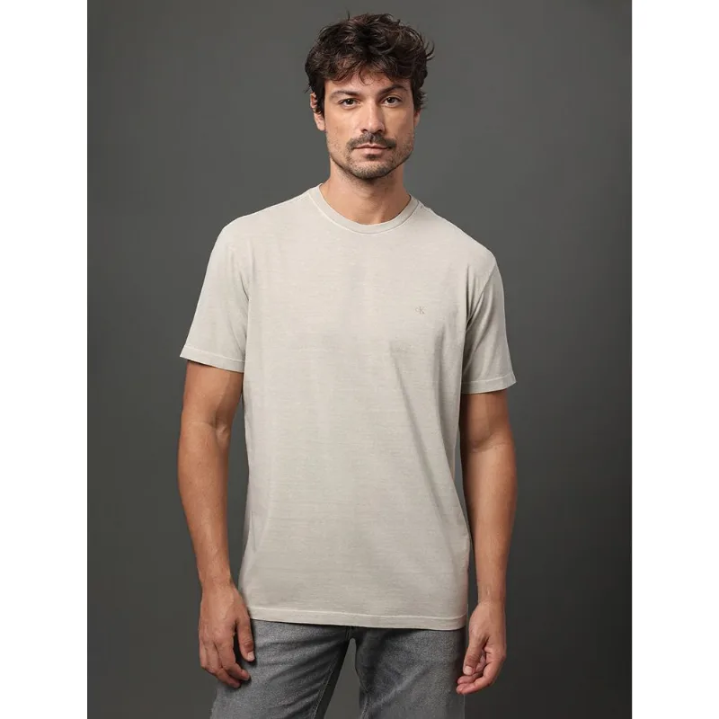Camiseta Masculina Monogram Pigmento Calvin Klein Jeans - Caqui Claro Camiseta Masculina Monogram Pigmento Calvin Klein Jeans Caqui Claro p