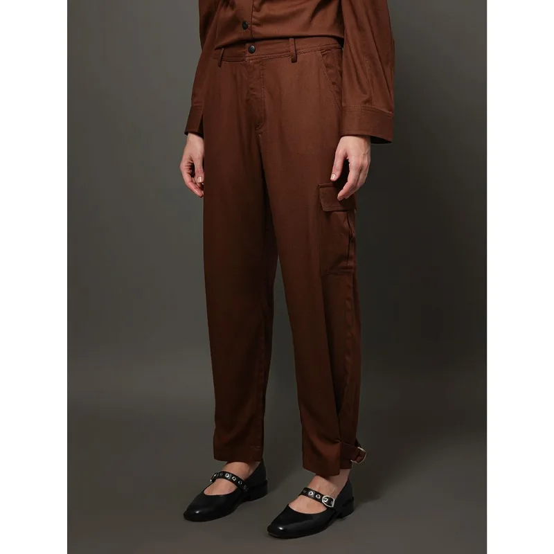 Calça Feminina Cargo Meia Argola Calvin Klein Jeans - Marrom Calça Feminina Cargo Meia Argola Calvin Klein Jeans Marrom 40