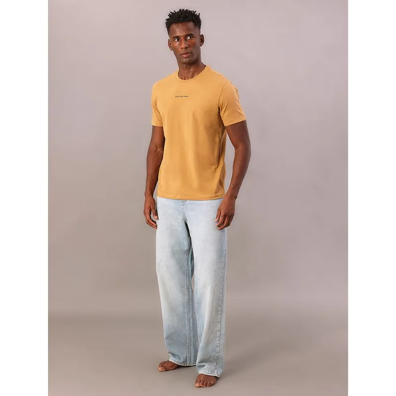 Camiseta Manga Curta Calvin Klein Jeans Masculino Logo Centralizado - Havana Camiseta Manga Curta Calvin Klein Jeans Masculino Logo Centralizado Havana Pp