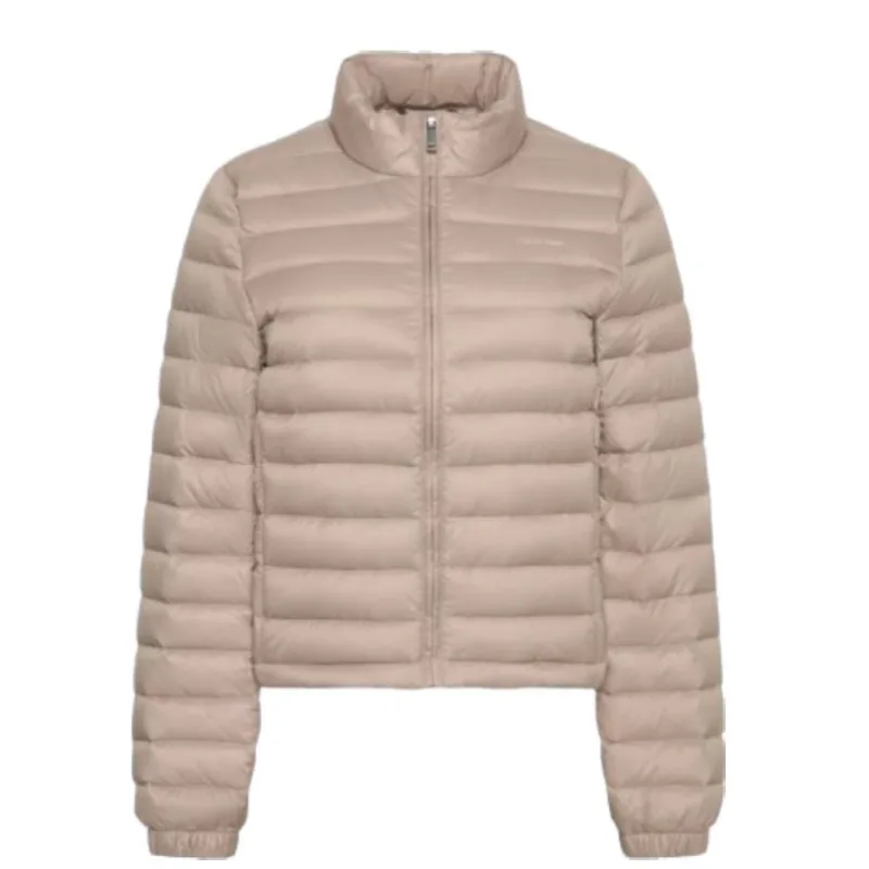 Jaqueta Calvin Klein Feminino Matelassê Ultralight - Areia Jaqueta Calvin Klein Feminino Matelassê Ultralight Areia Gg