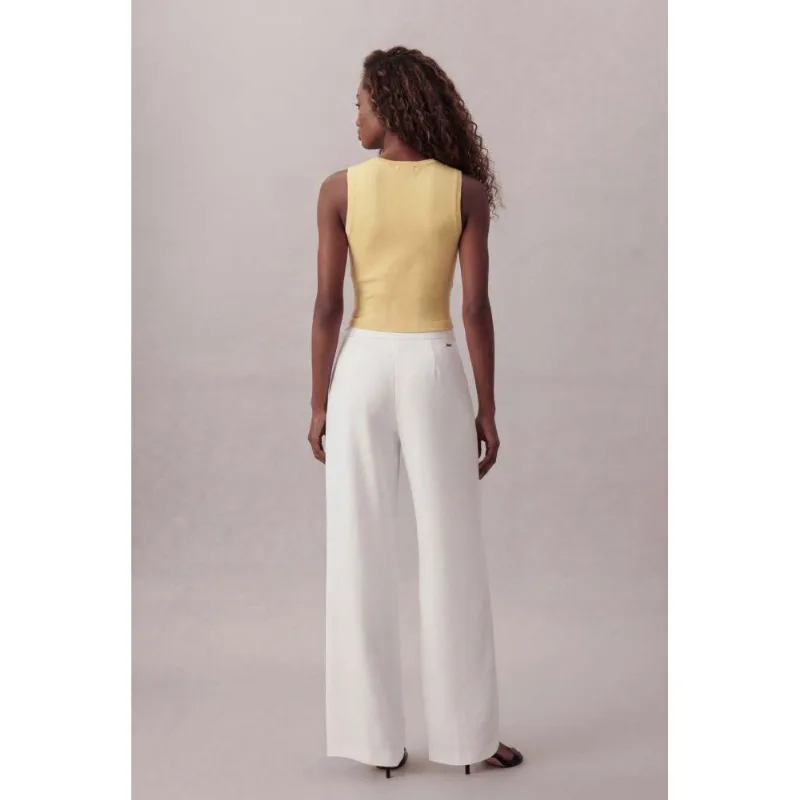 Top de Tricot Com Decote Nadador Cavado - Amarelo Manteiga Top de Tricot Com Decote Nadador Cavado Amarelo Manteiga Pp