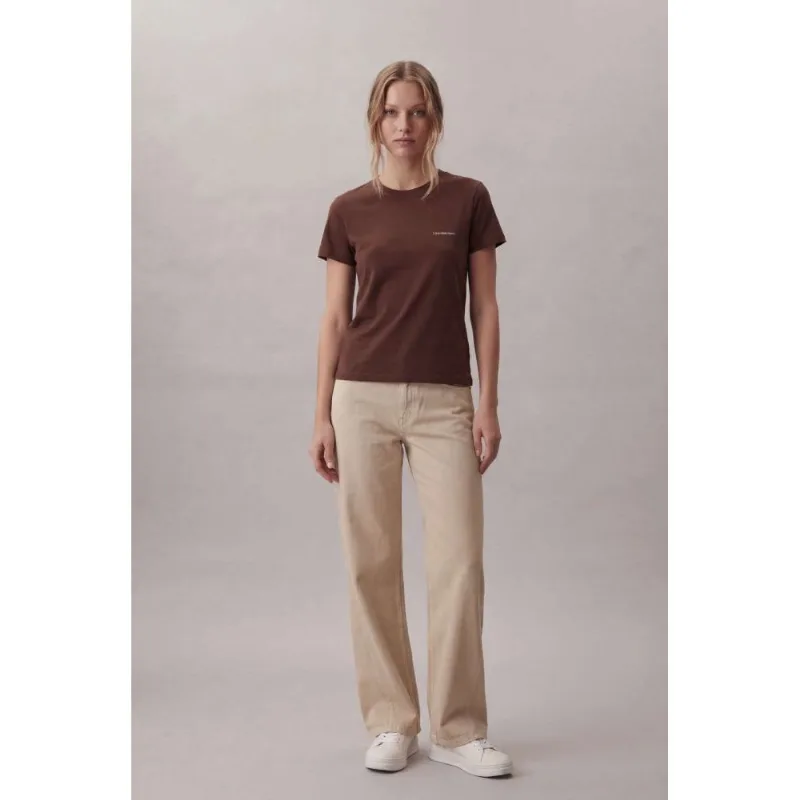 Camiseta Calvin Klein Jeans Feminino Micrologo Peito - Marrom Camiseta Calvin Klein Jeans Feminino Micrologo Peito Marrom Gg