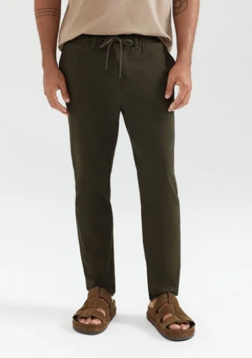 Calça Hering Taper em Sarja Peletizada Masculina - Verde 42