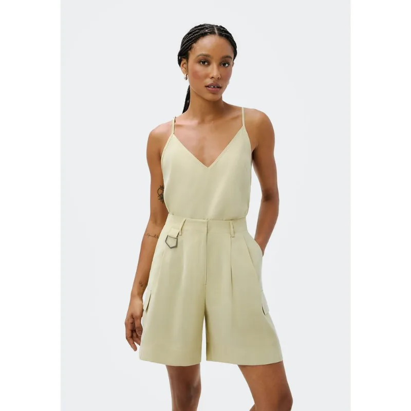 Shorts Feminino Cargo Em Alfaiataria - Verde 046