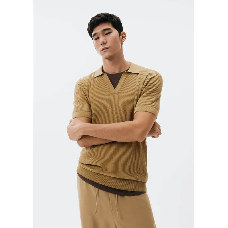Polo Masculina Decote V em Tricô - Caqui XXG