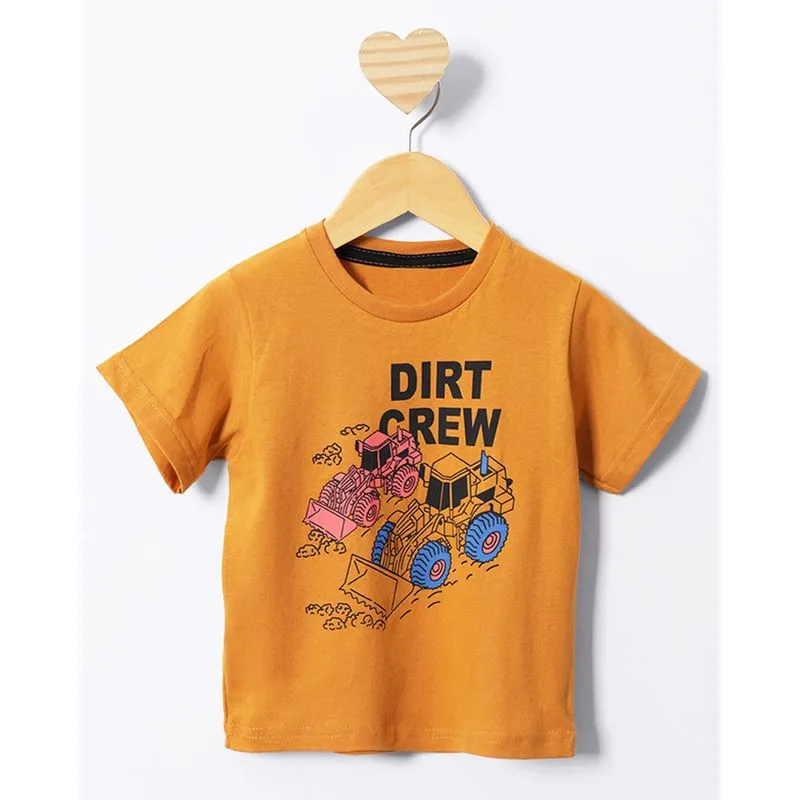 Camiseta Bebê Estampa Tratores Manga Curta Mostarda 1