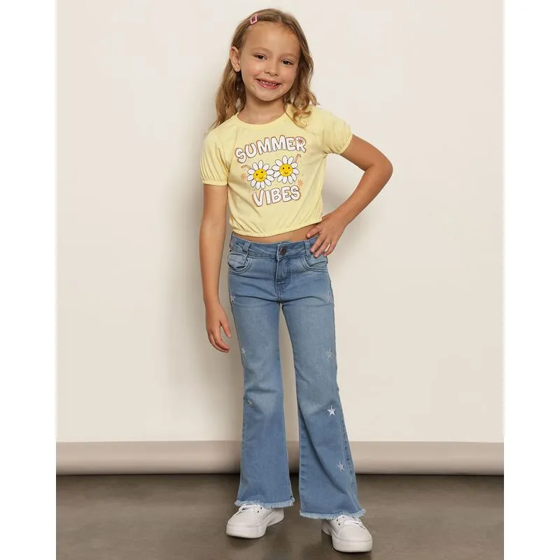 Calça Jeans Infantil Flare Barra Desfiada Com Estrela Bordada Azul 4