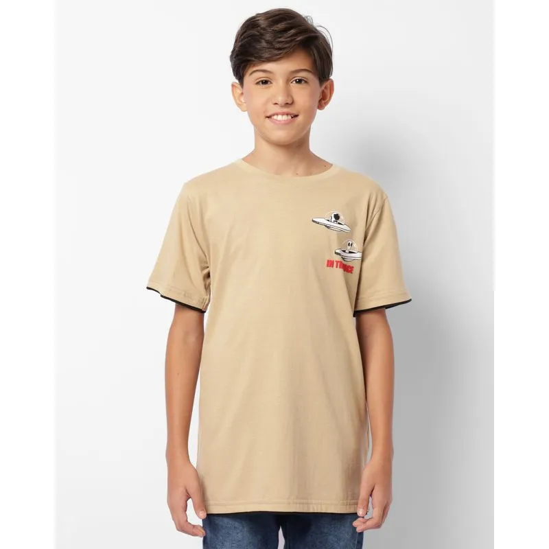 Camiseta Juvenil Estampa Nave Espacial Manga Curta Bege 16