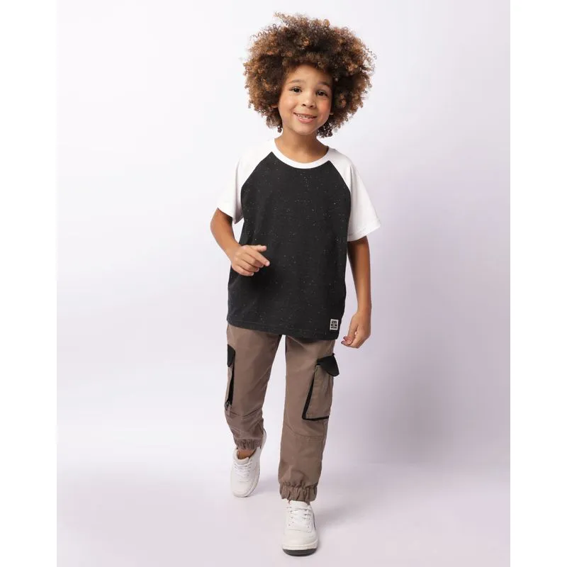 Calça Sarja Infantil Jogger com Bolsos Cargo Bege 4