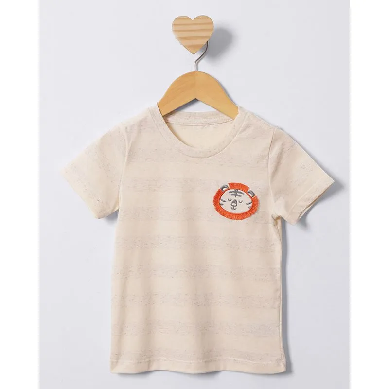 Camiseta Bebê Bordado Leão Manga Curta Bege 2