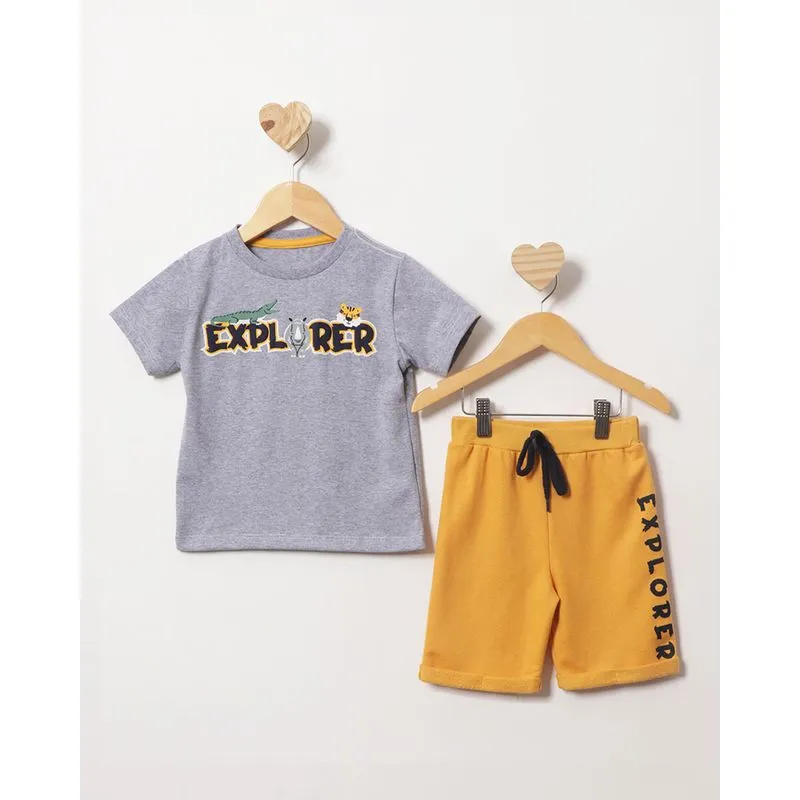 Conjunto Bebê Estampa Jacaré Manga Curta Mostarda 1