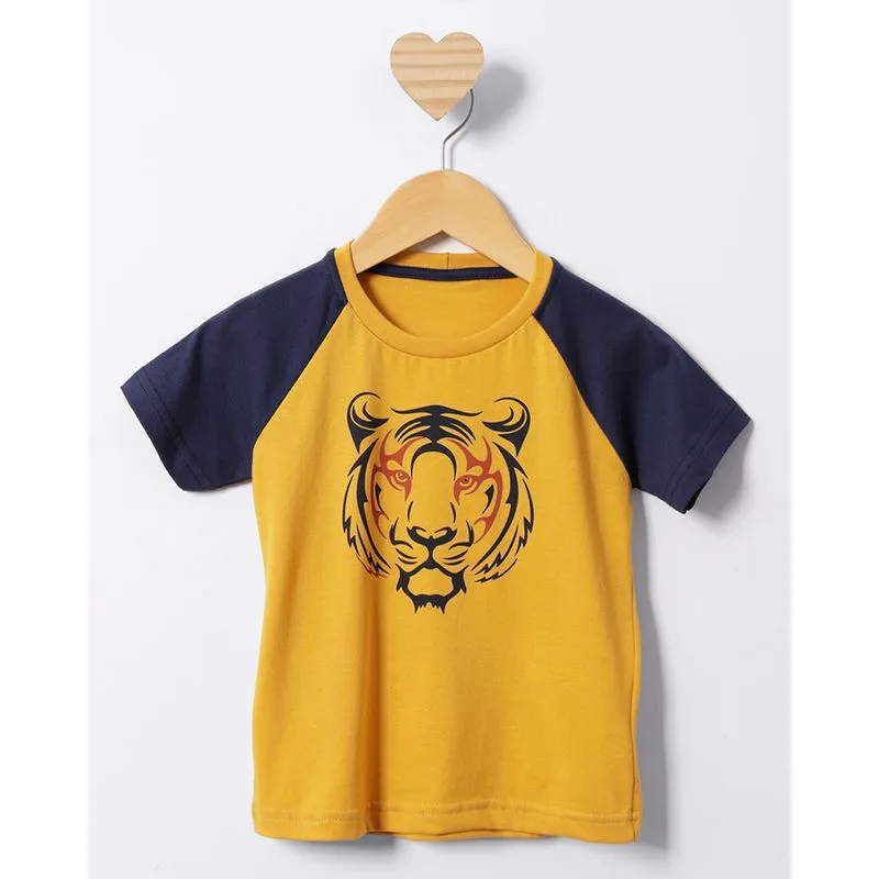 Camiseta Bebê Estampa Tigre Manga Curta Raglan Mostarda 3
