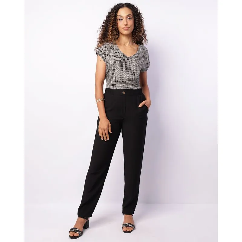 Calça Feminina Berry & Co. Viscose Reta com Botão Preta G