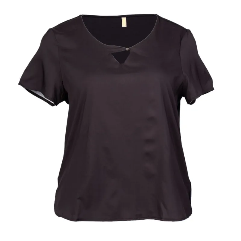 Blusa Feminina Cativa Plus Size Detalhe em Pingente no Decote Preta - EM