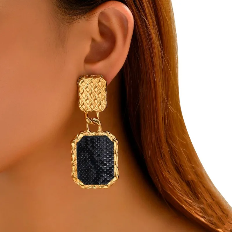 Brinco Feminino Delicado Quadrado Luxo Dourado Textura Preto - Preto