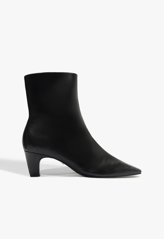 Dellia Bootie 5.5 / Black / Leather