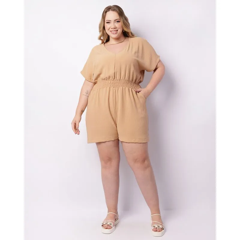 Macaquinho Plus Size Feminino Curto Bolsos Bege G3