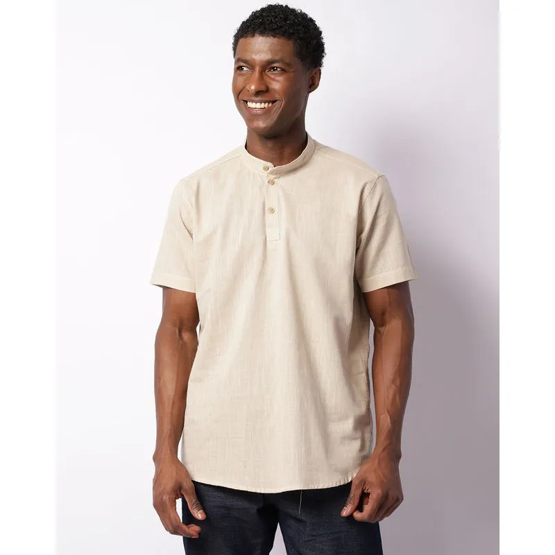 Bata Masculina Gola Padre Manga Curta Com Botões Off White P