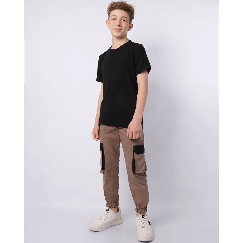 Calça Sarja Juvenil Jogger com Bolsos Cargo Bege 10