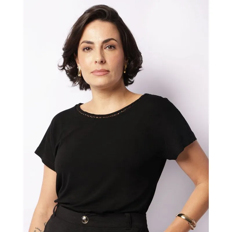 Blusa Feminina Manga Curta Com Detalhe Entremeio Preta GG