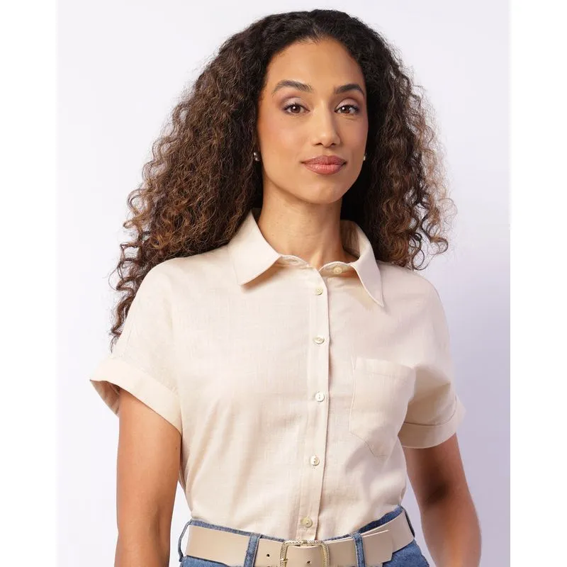 Camisa Feminina Berry & Co. com Bolso Manga Curta Bege G