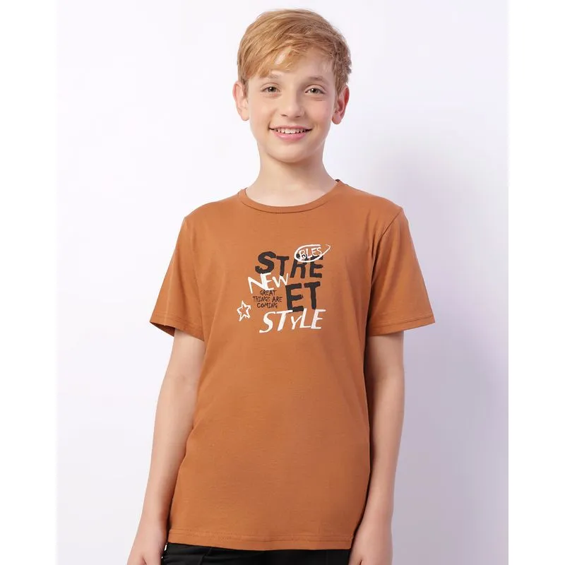 Camiseta Juvenil Estampa Escrita Manga Curta Marrom 12