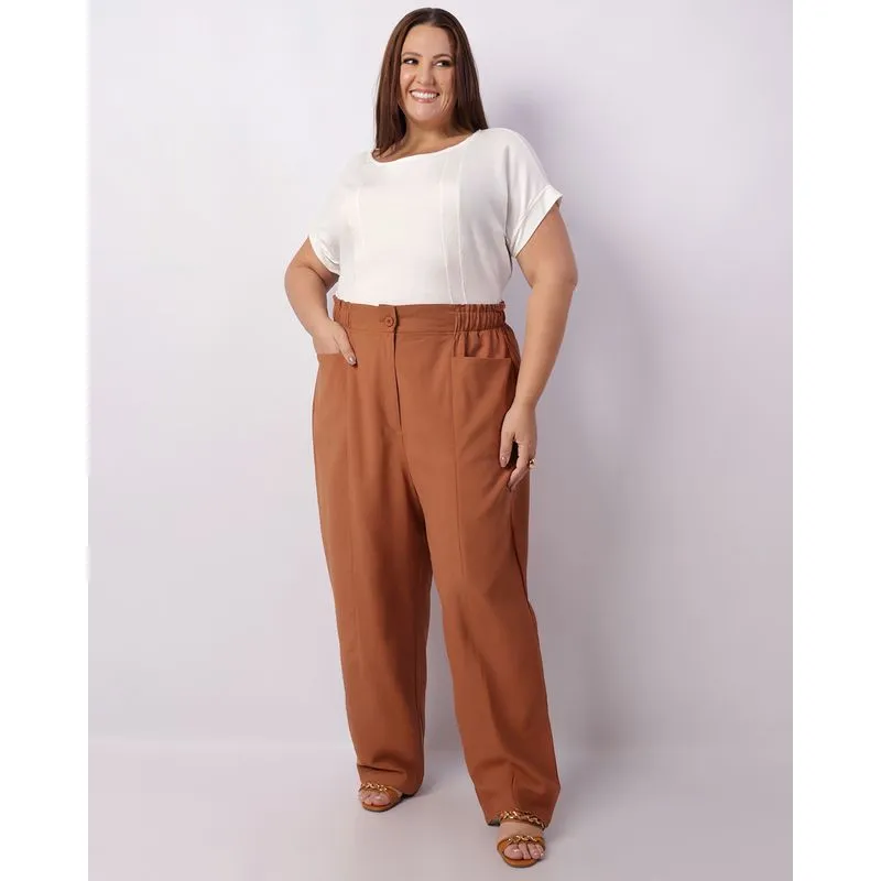 Calça Plus Size Feminina Reta Berry & Co. com Bolsos Marrom G3