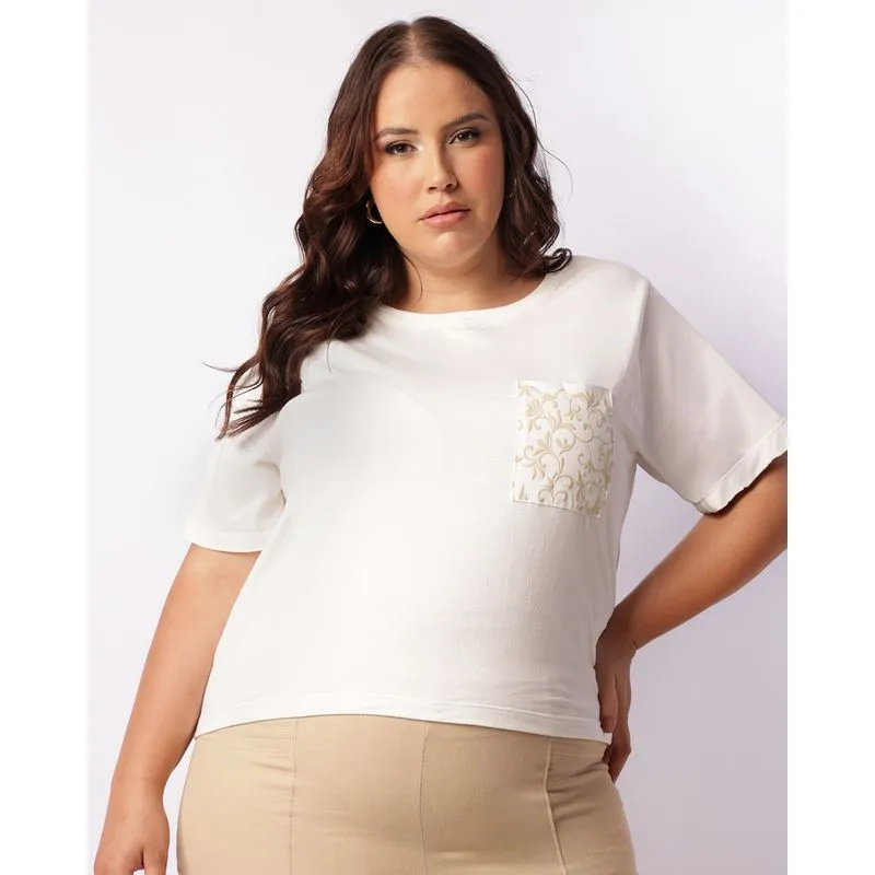 Camiseta Plus Size Feminina Cropped Com Bolso Off White G3