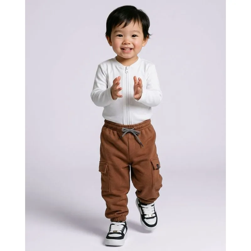 Calça Moletom Bebê Jogger com Bolsos Cargo Marrom 3