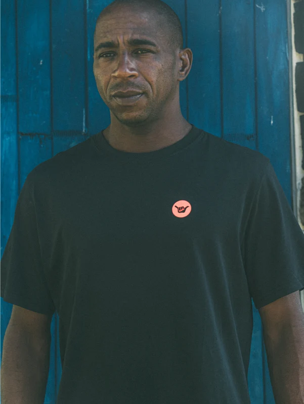 Camiseta Manga Curta Preta Hang Loose Sentence G / PRETO