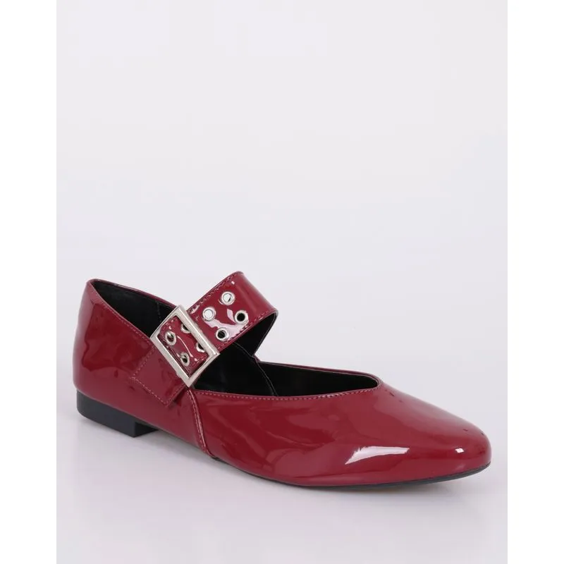 Sapato Feminino Envernizado Fivela Com Tachas Vinho 37