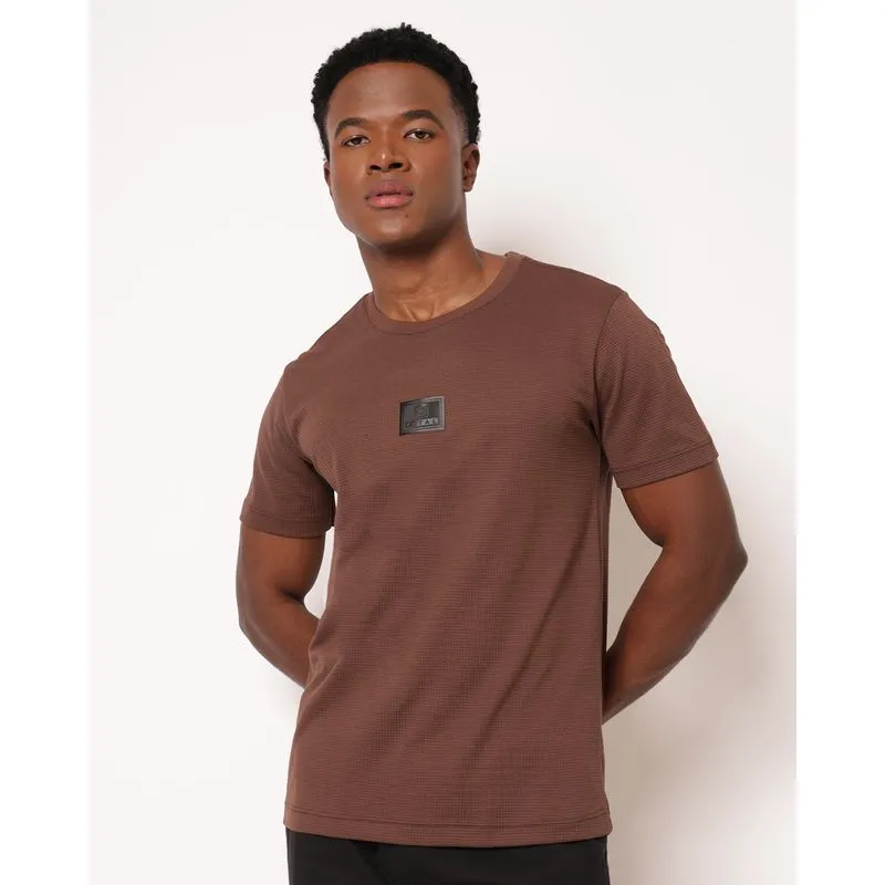 Camiseta Masculina Fatal Texturizada com Estampa Marrom G